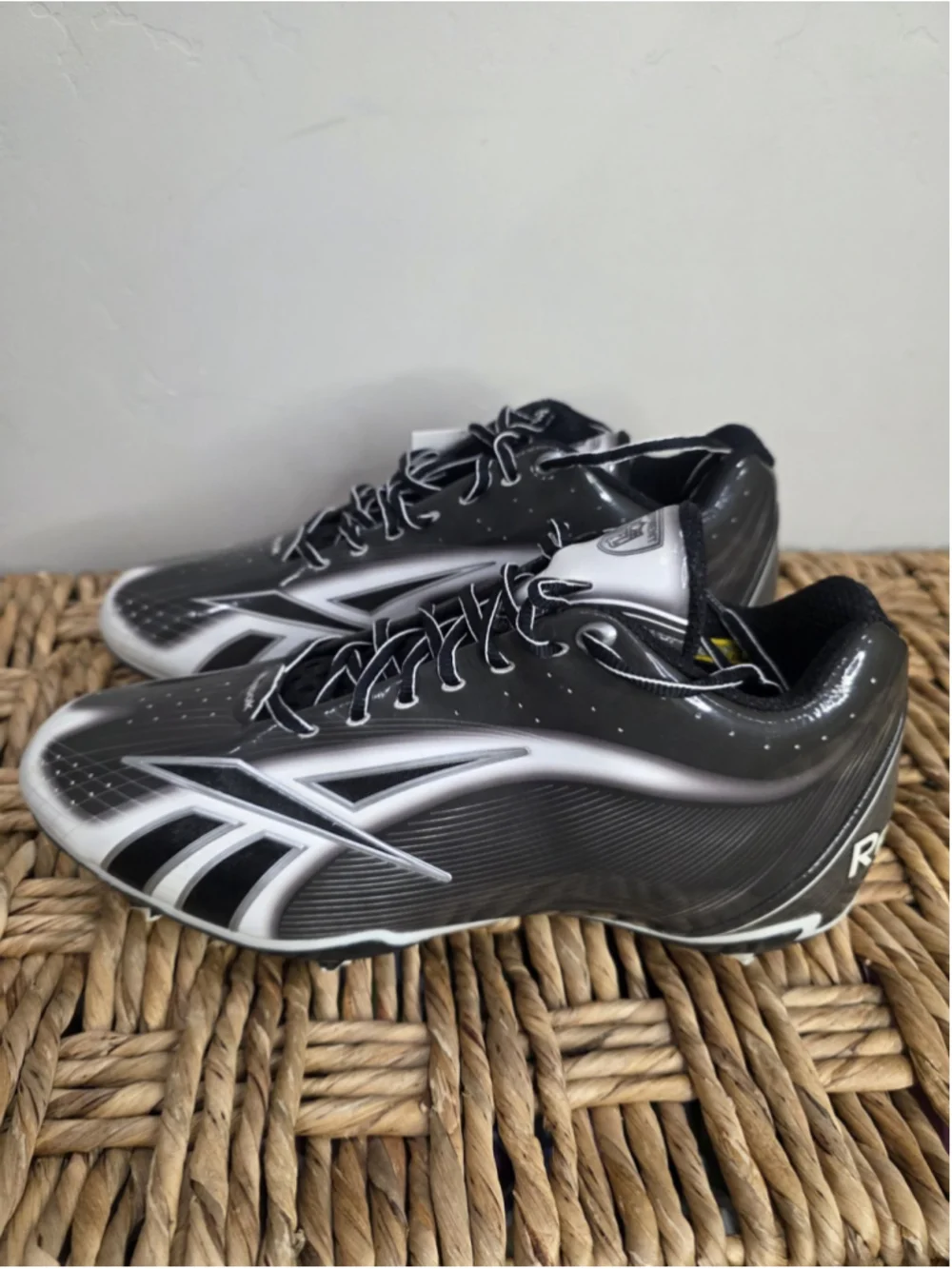 Reebok NFL Equipment NWOB $140 Men's Boys Football Cleats Size 13.5 Black White